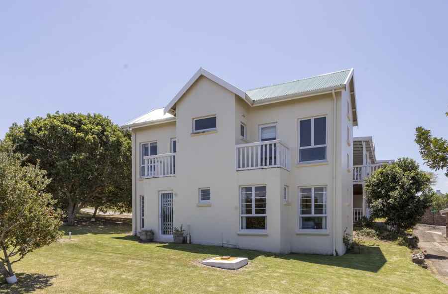 5 Bedroom Property for Sale in Kleinemonde Eastern Cape